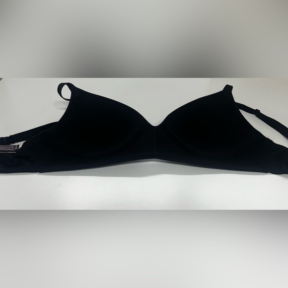 Victoria’s Secret THE T-SHIRT
Lightly Lined Smooth Micro-Rib Wireless Bra - Picture 6 of 6